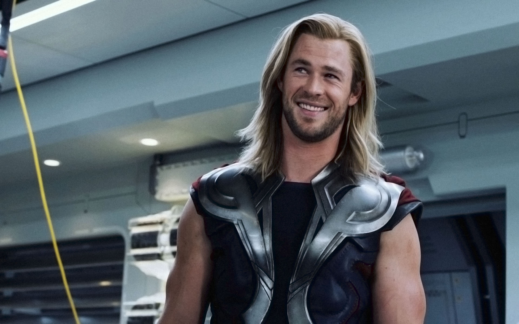 The-Avengers-2012-Chris-Hemsworth-as-THOR-wallpaper