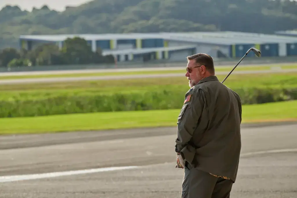 Russel Crowe golfozik a Maga a pokol című filmben