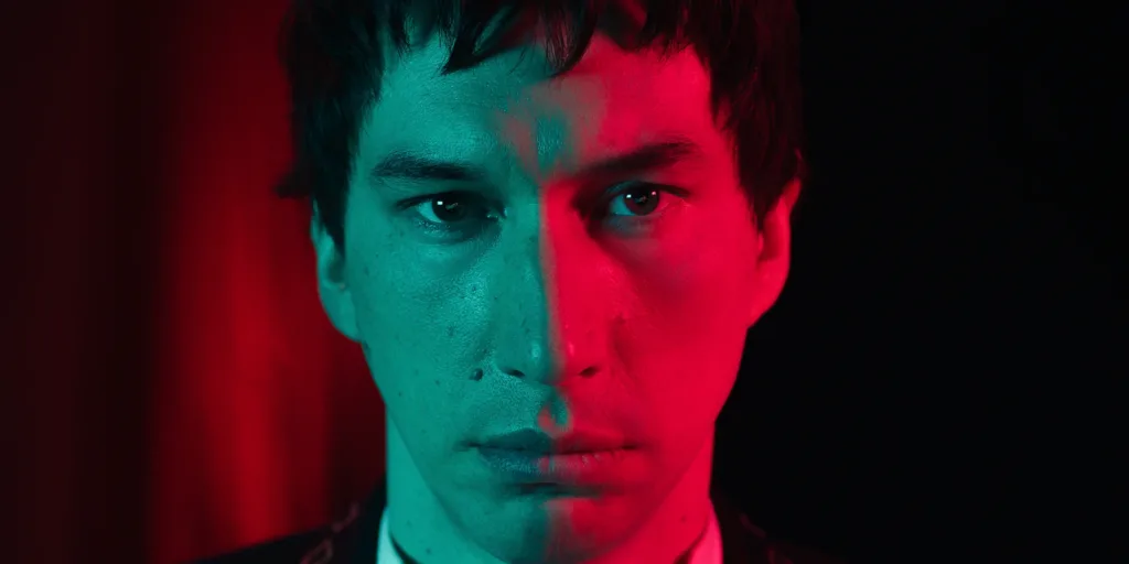A kétarcú Adam Driver a Megalopolisz című filmben 