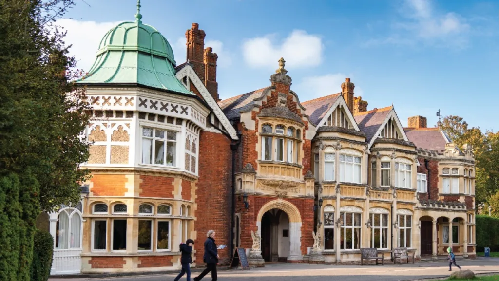 A Bletchley Park ma (Forrás: https://www.voelcoaches.com/itineraries/9746-bletchley-park)