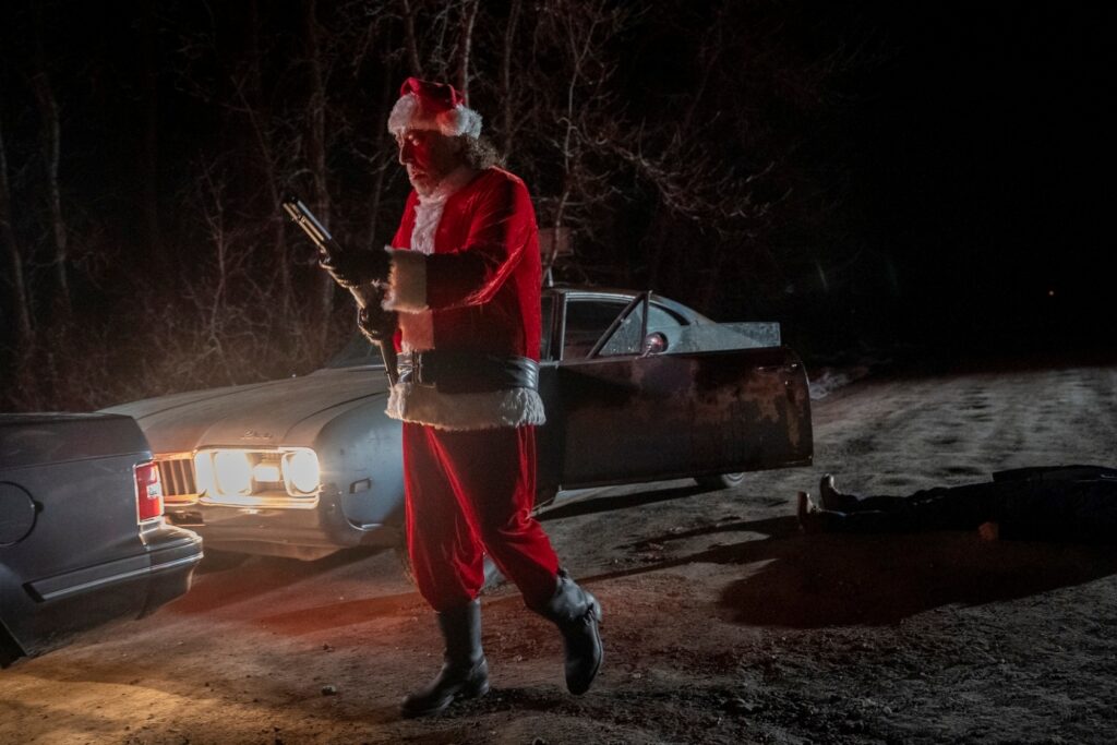 Mikulás sörétet oszt a Csendes éj, véres éj című filmben