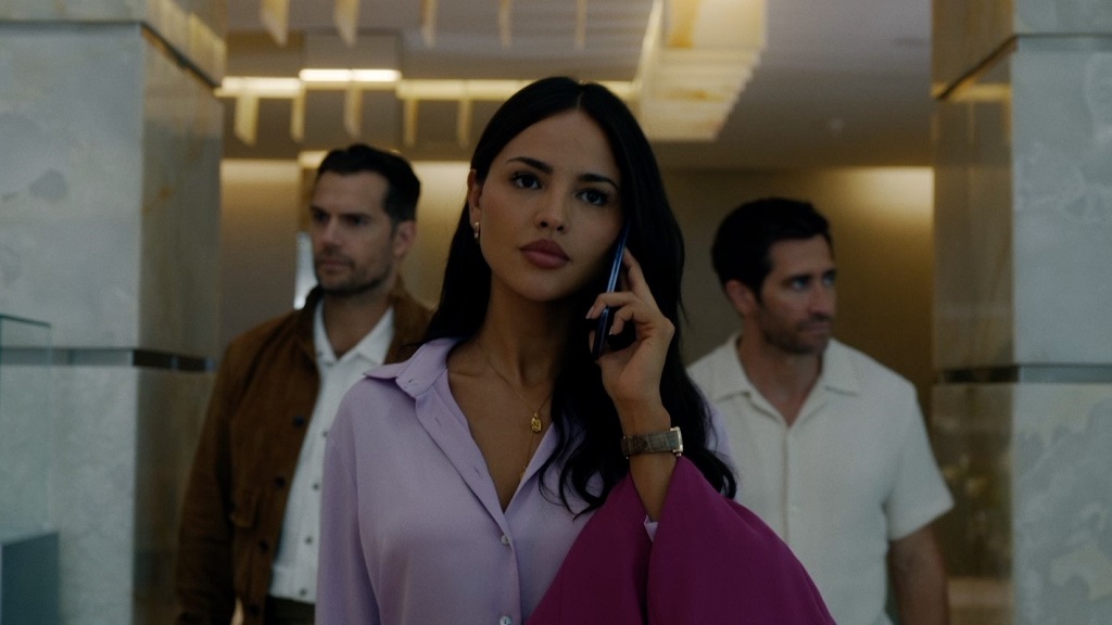 in-the-grey-henry-cavill-eiza-gonzalez